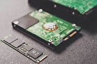 چگونه می‌توانیم عمر هارد SSD را تخمین بزنیم؟