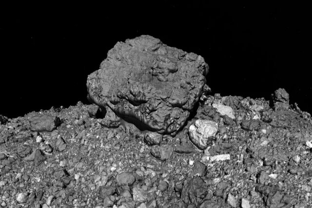 نگاهی به سطح سنگی سیارک بنو