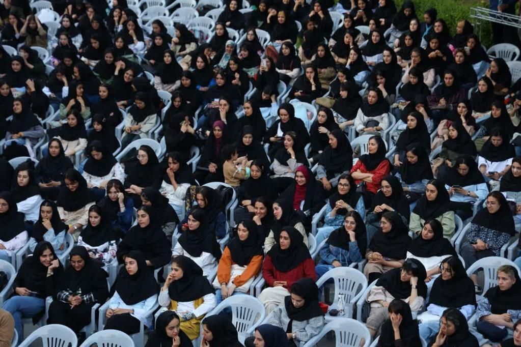 دورهمی بهارانه در دانشگاه هنر اصفهان