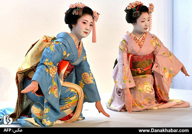 اجرای نمایش سنتی با هدف جذب گردشگر در افتتاحیه نمایشگاه توکیو.