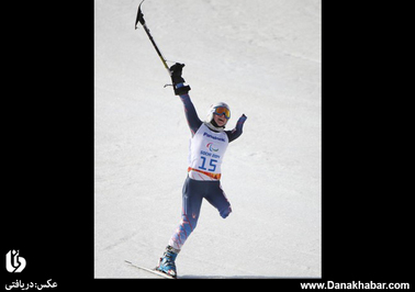 اسکی باز 18 ساله آمریکایی شادمان از کسب مدال نقره پارا المپیک زمستانی سوچی روسیه
